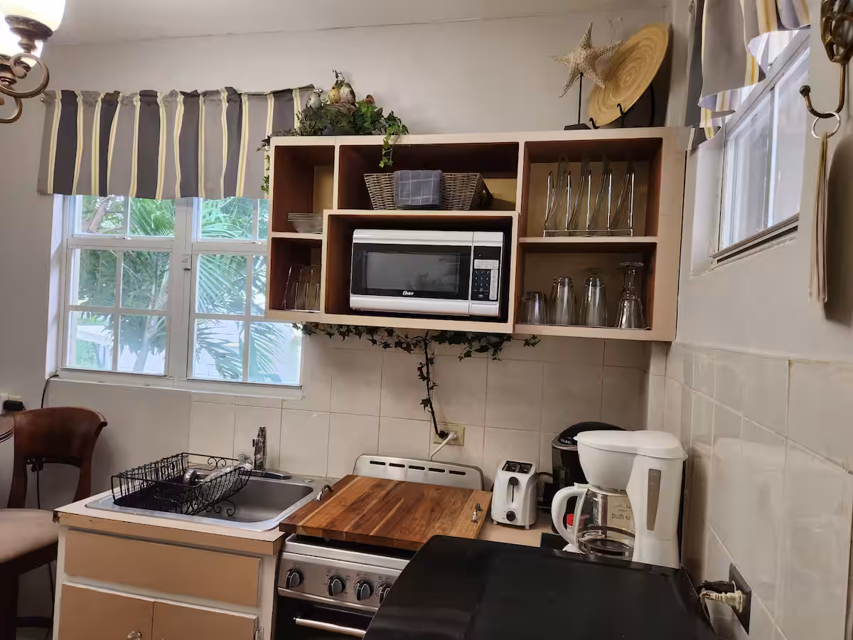 Full kitchen